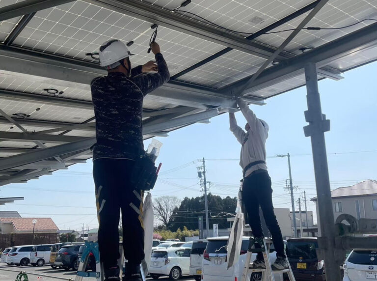 三重県鈴鹿市｜製造業工場の駐車場にソーラーカーポート226.32kWを設置した自家消費太陽光事例