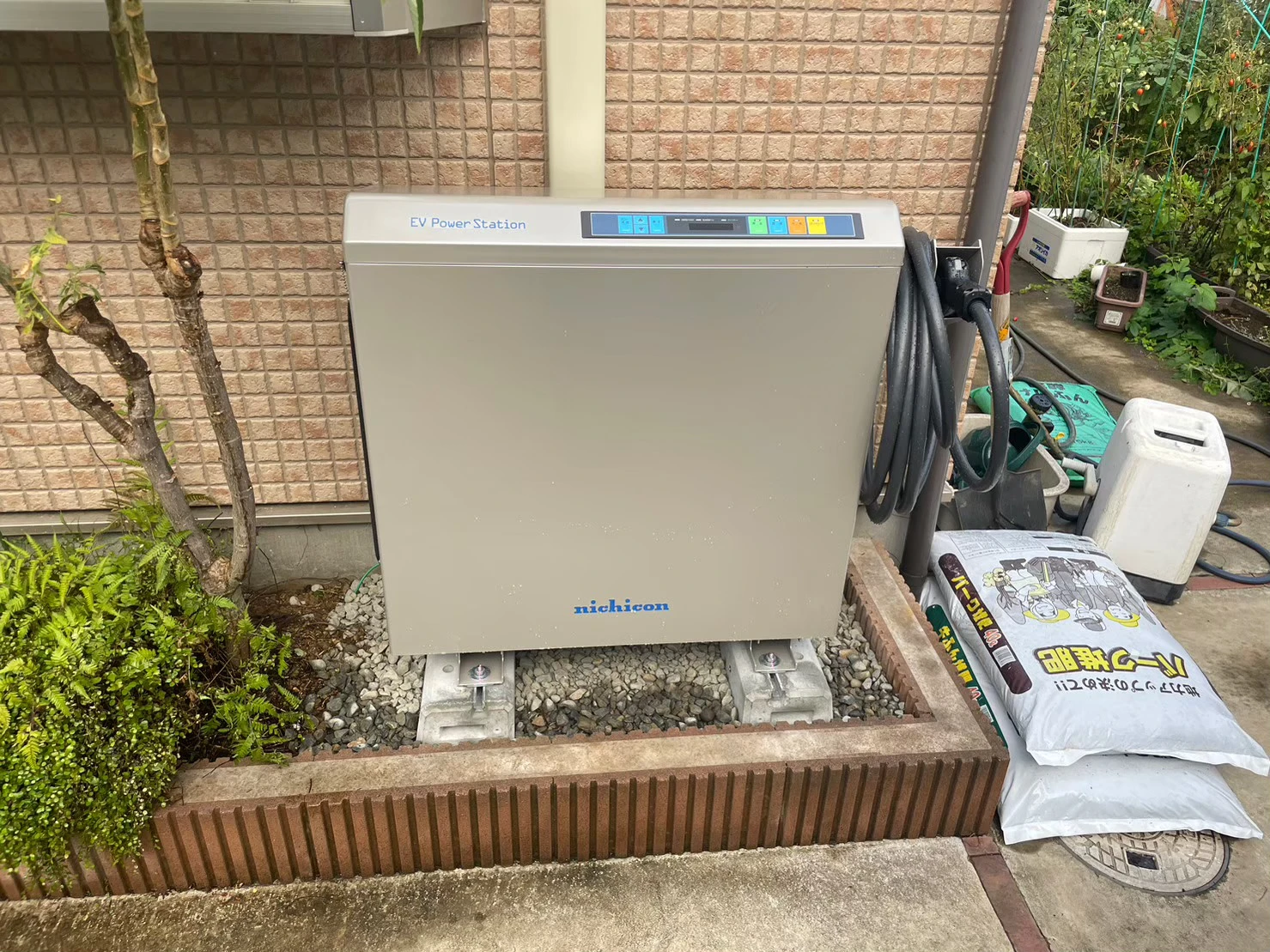 戸建て住宅に設置したニチコンV2H本体