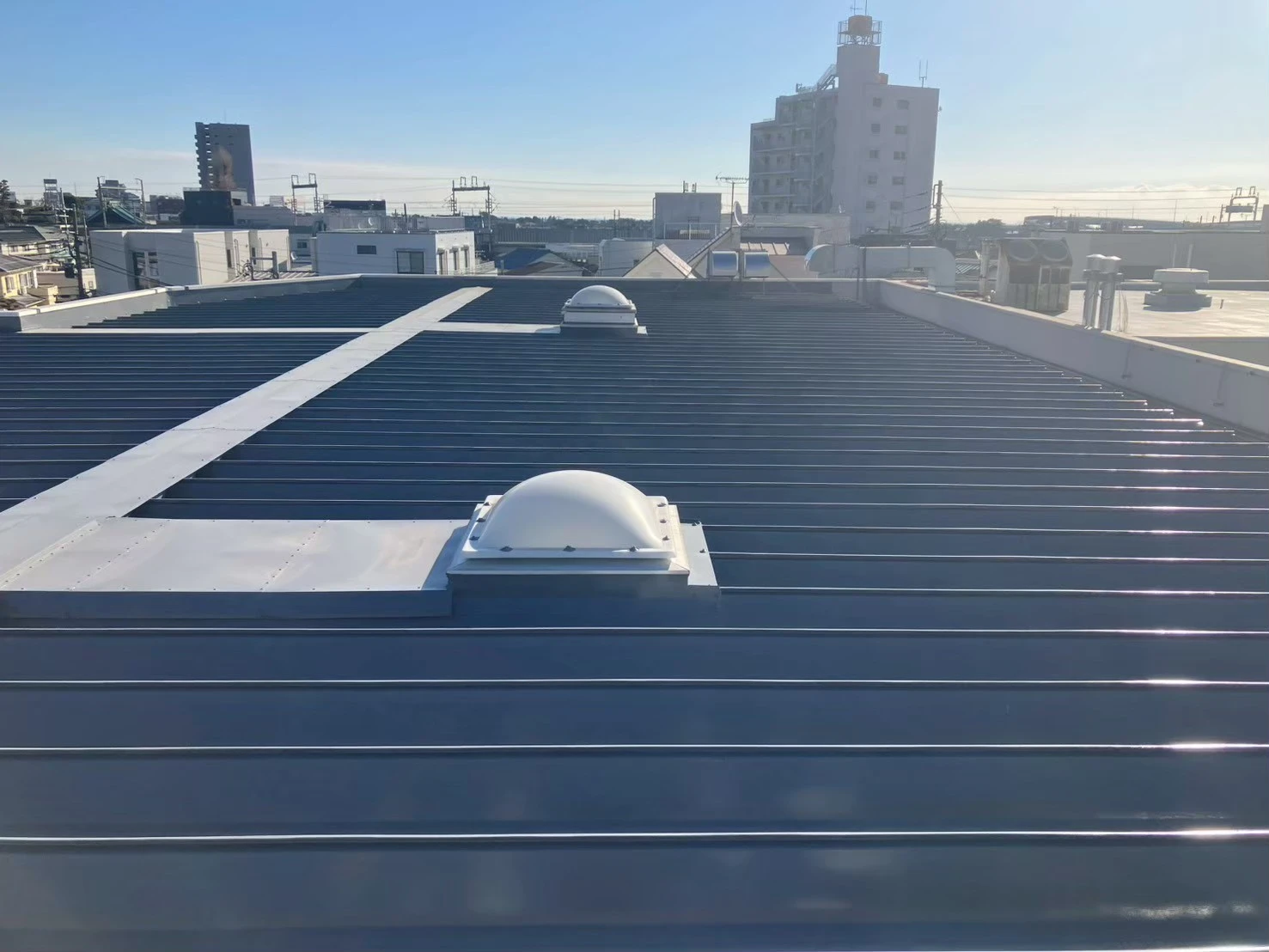 屋根補修後の塗装済み屋根の例