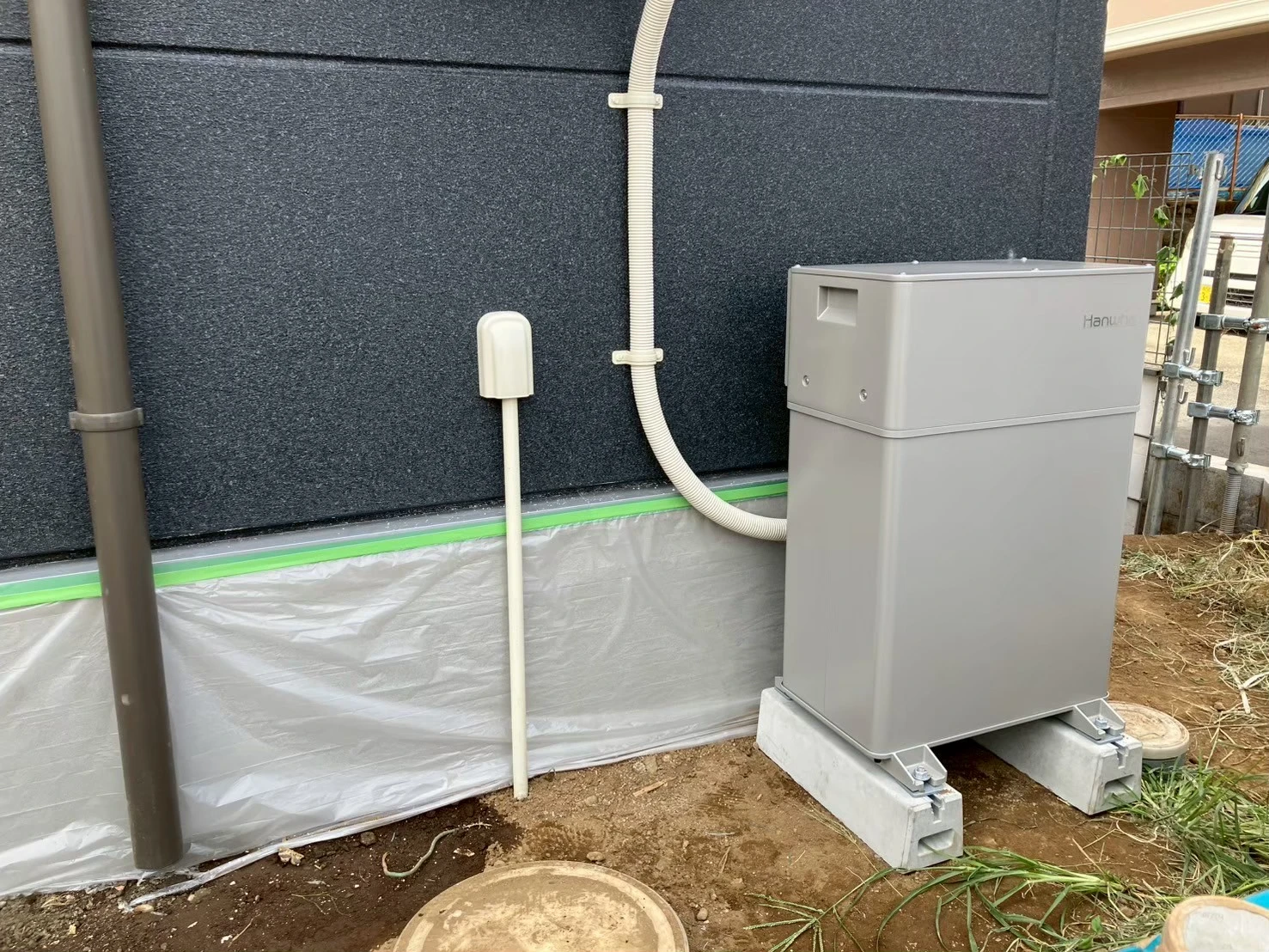 家庭用蓄電池の基礎工事の様子