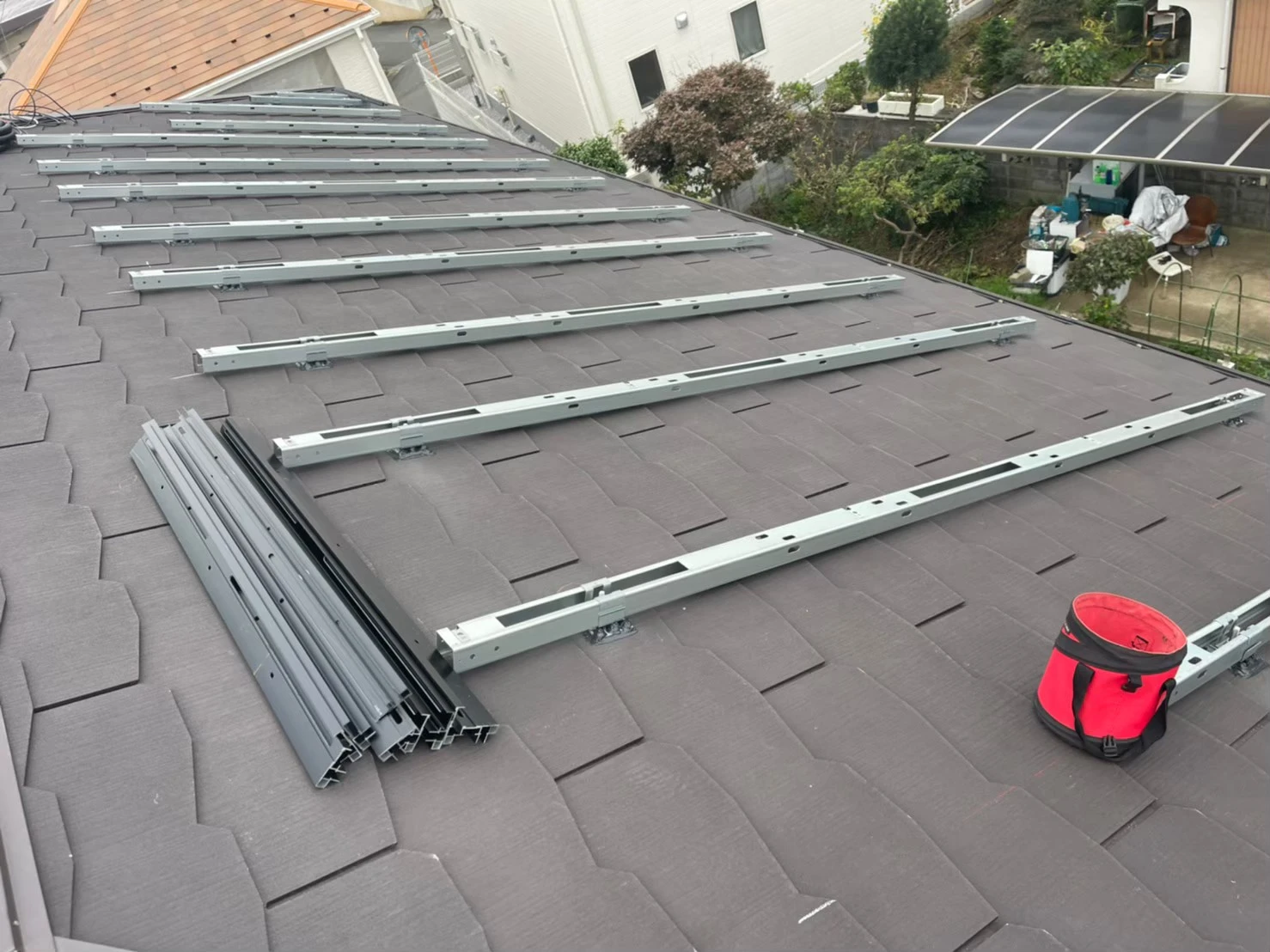 茅ヶ崎市の住宅屋根に太陽光発電を設置するイメージ