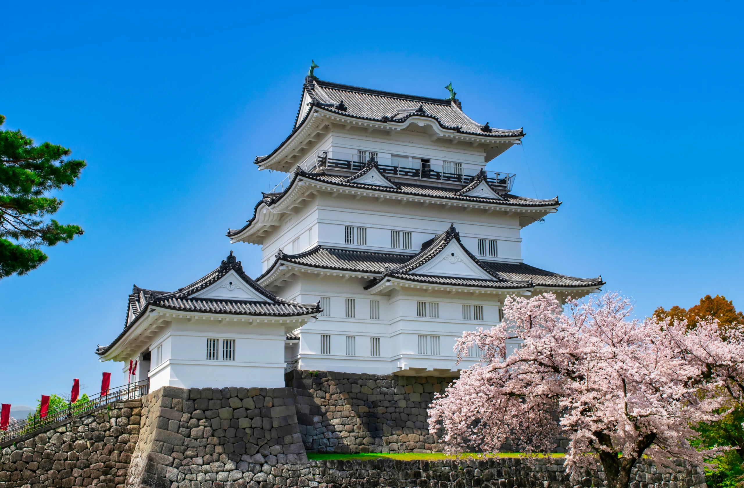 小田原市の住宅向け太陽光発電・蓄電池・V2Hの設置相談イメージ