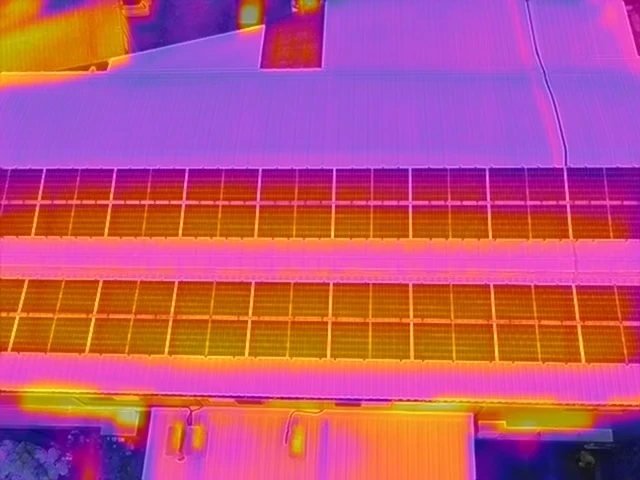 東京都足立区の工場屋根に設置した太陽光パネルの施工後IRチェック画像