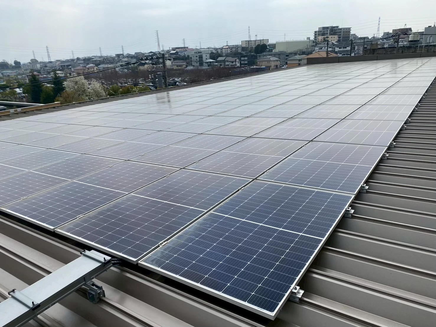 法人向け屋根上太陽光発電設備の点検