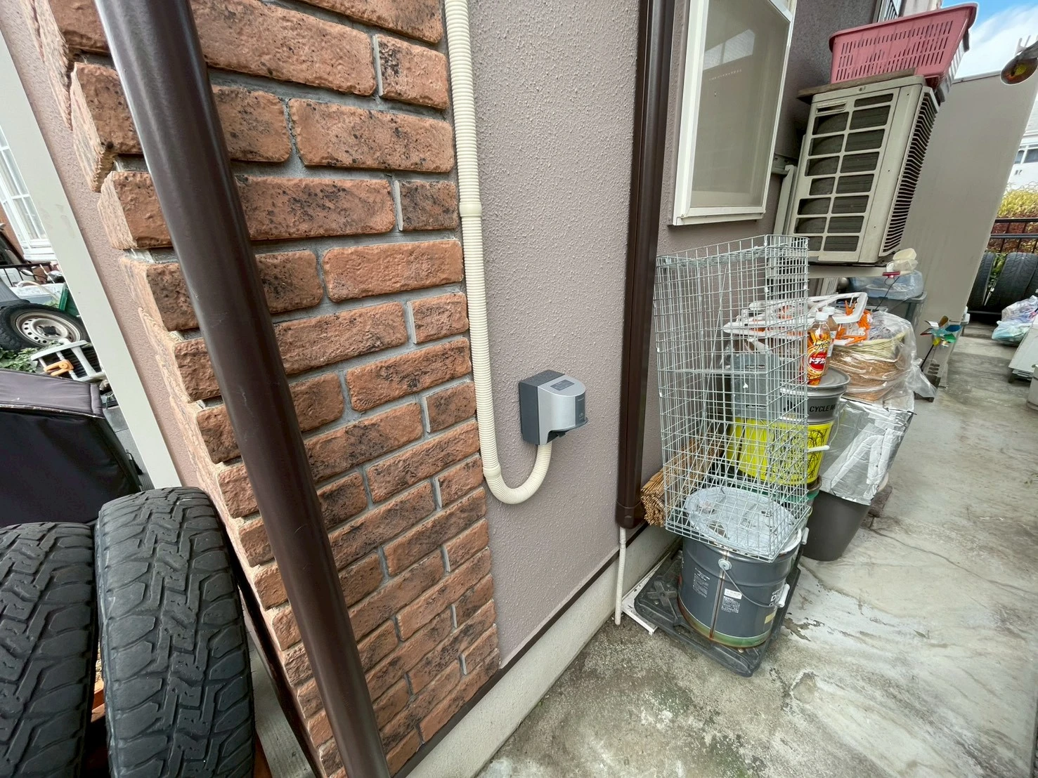 戸建て住宅にEVコンセントを設置した施工状況の遠景