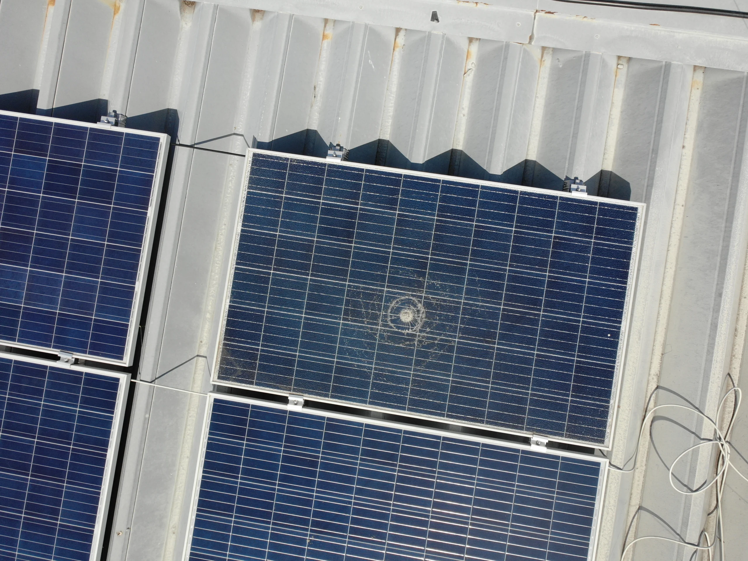 ドローンで撮影した太陽光発電所の可視光画像