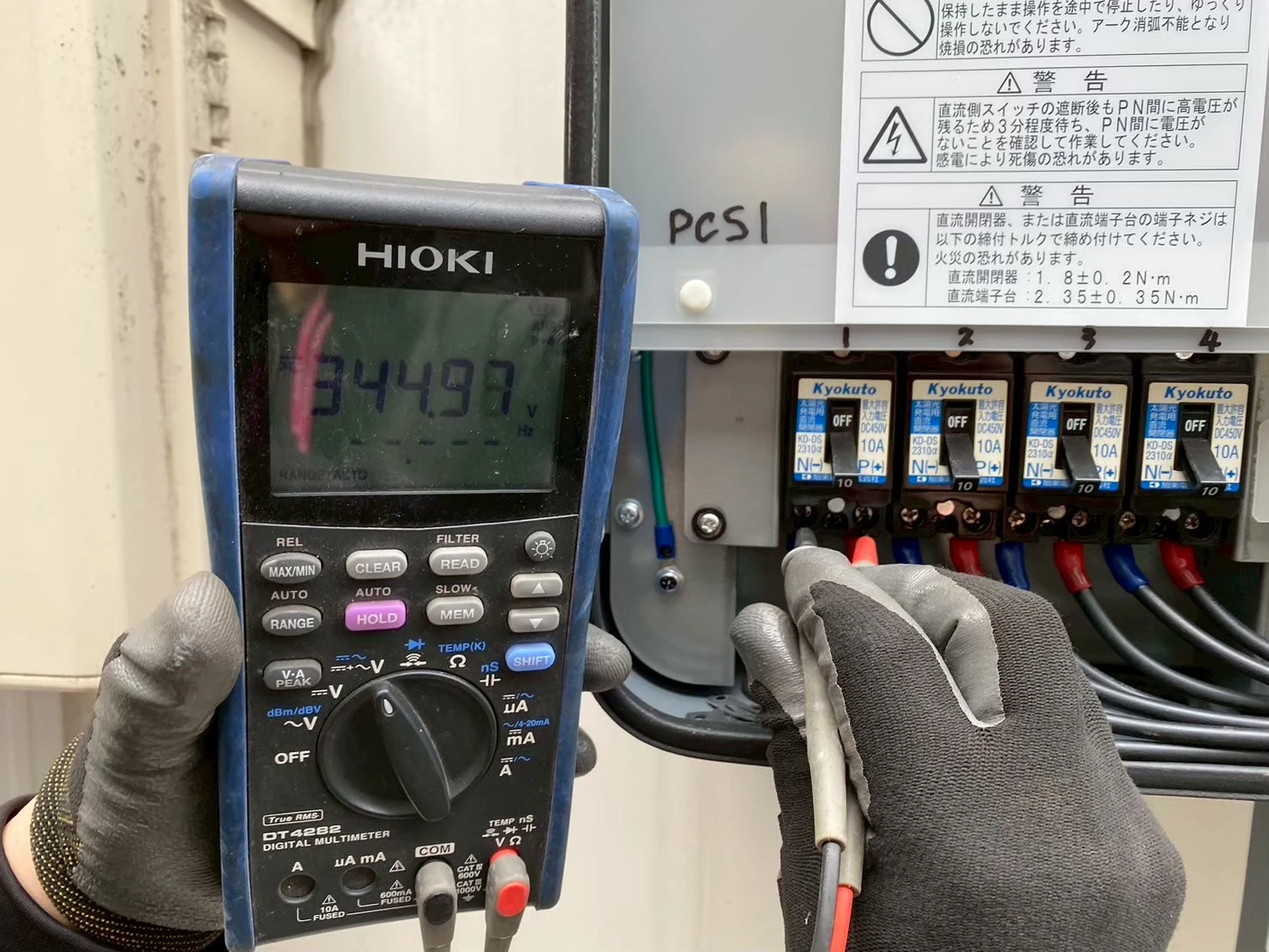 屋根上太陽光発電設備の開放電圧測定