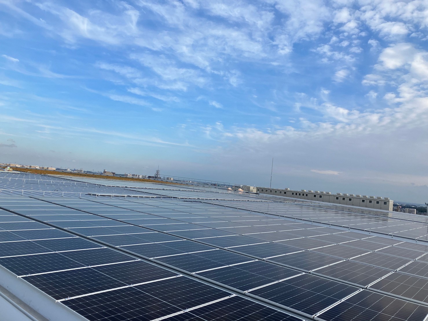 神奈川県大和市の大型物流施設に設置したPV1648.90kW自家消費型太陽光発電設備