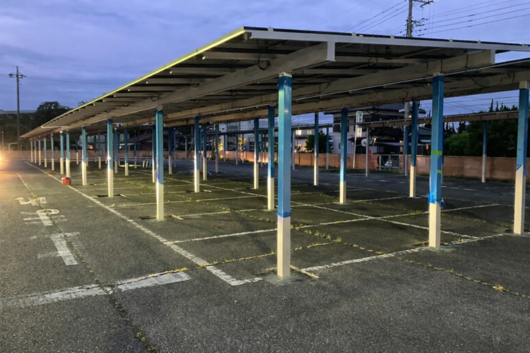 茨城県龍ケ崎市の公共施設 ソーラーカーポート施工事例｜PV154.98kW・新設柱・架空配線・継電器取付対応