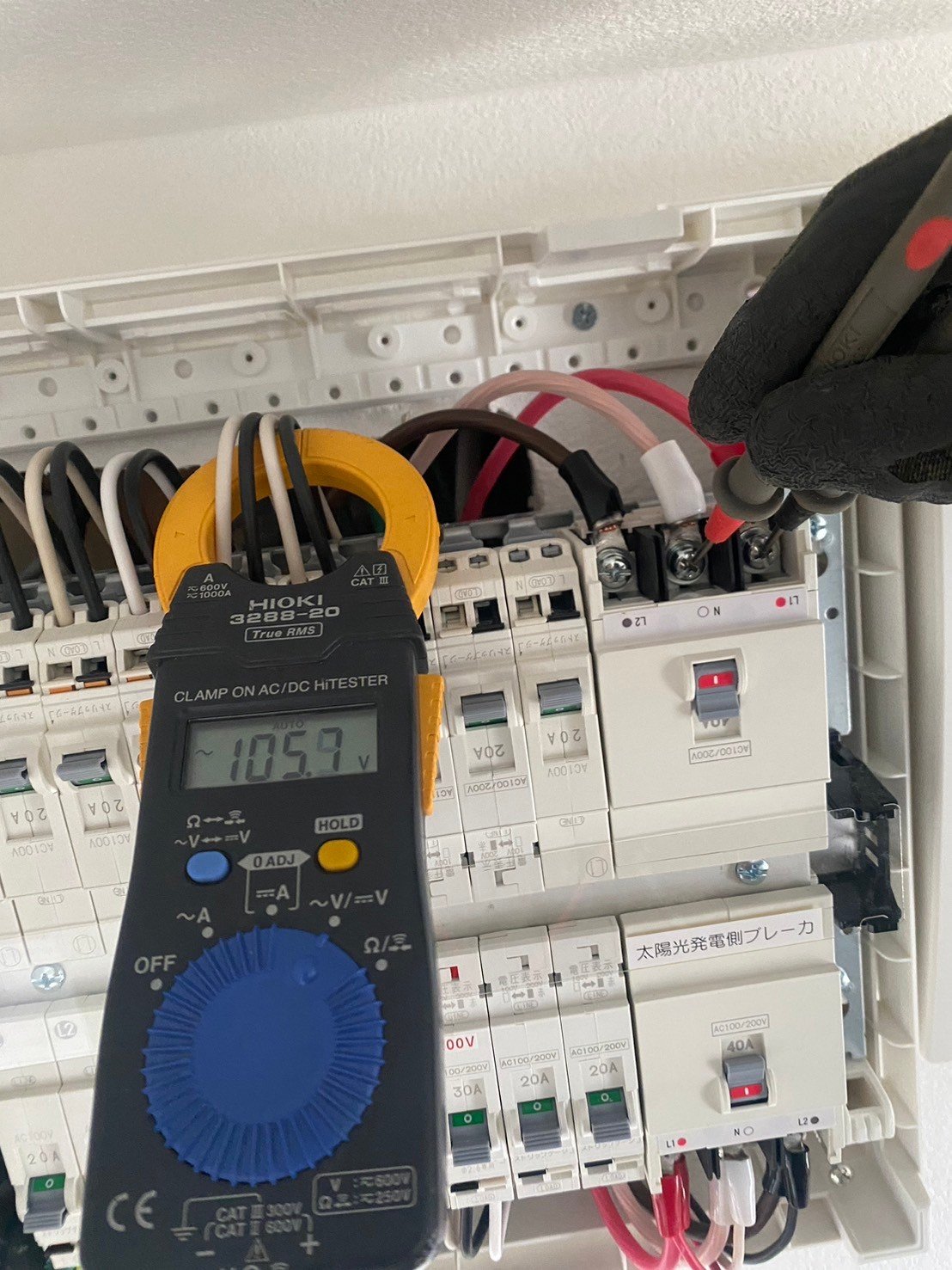 太陽光発電用のブレーカーを組み込んだ住宅の分電盤