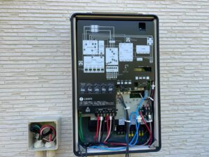 ダイヤゼブラ電機EIBS7のハイブリッドパワーコンディショナ内部の配線と回路